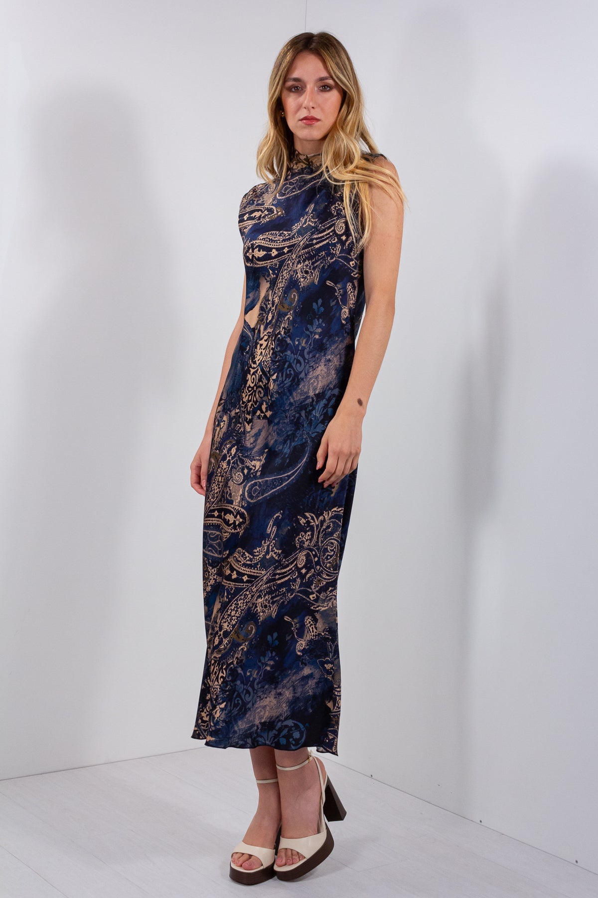 ABITO SMANICATO RASO STAMPA FOULARD