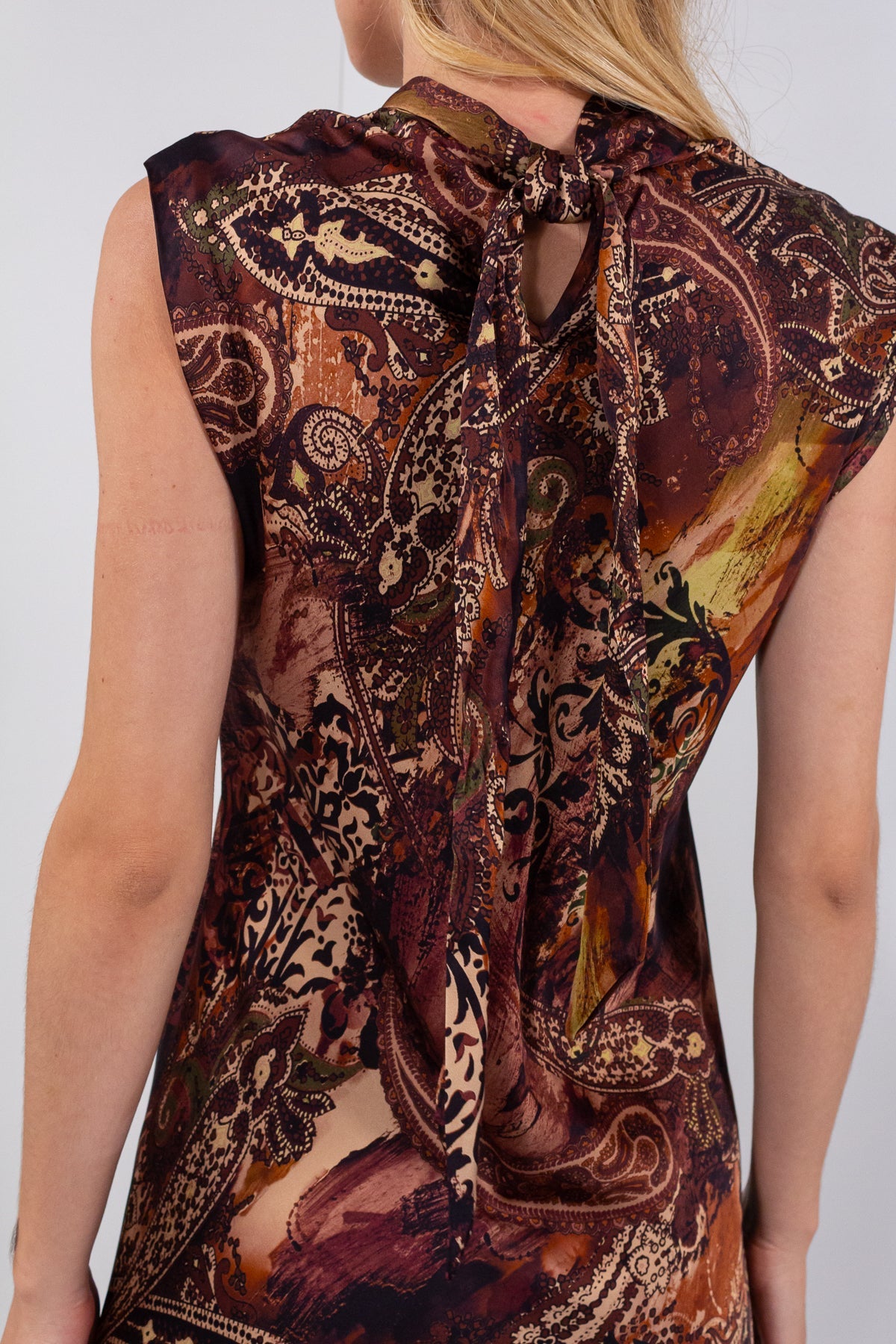ABITO SMANICATO RASO STAMPA FOULARD